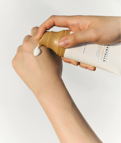 SKIN1004, Madagascar Centella Air Fit Suncream Light 50ml
واقي شمس فيزيائي من سنتيلا
