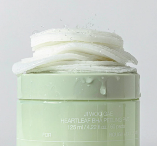 Celimax. JIWOOGAE Heartleaf BHA Peeling Pad 60pcs مسحات تقشير للوجه والجسم